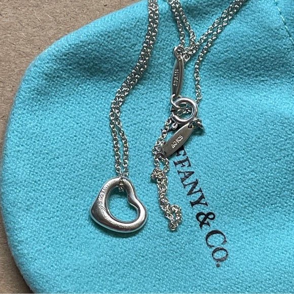 Tiffany&Co. Elsa Peretti Open Heart Pendant in Silver 7 mm necklace - Picture 2 of 7